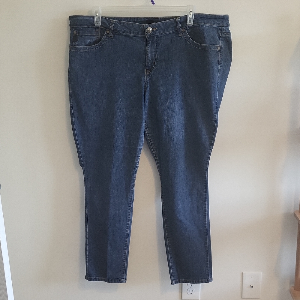 Torrid 26 Straight Leg Blue Jeans Lightweight And Stretchy